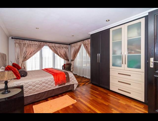 5 BEDROOM HOUSE FOR SALE IN WATERFALL